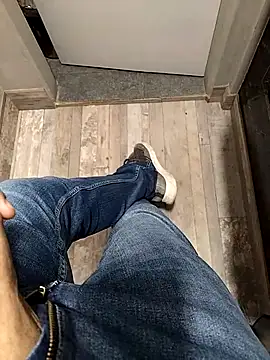 Snapshot of A_man_in_public chatting on November 2025 09:02:01 PM A man in public online show from November 2025 09:02:01 PM