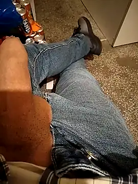 Snapshot of A_man_in_public chatting on December 2025 07:51:02 PM A man in public online show from December 2025 07:51:02 PM