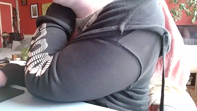Snapshot of cruellaculdenfer67 chatting on April 2026 01:09:02 PM cruellaculdenfer67 online show from April 2026 01:09:02 PM