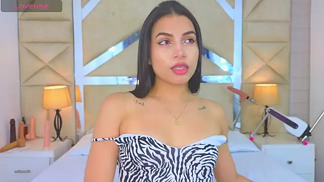 Snapshot of Tiphani_walker_ chatting on September 2025 12:03:02 AM Tiphani walker online show from September 2025 12:03:02 AM