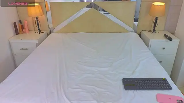 Snapshot of Tiphani_walker_ chatting on September 2025 12:15:01 AM Tiphani walker online show from September 2025 12:15:01 AM