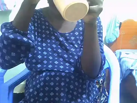 Snapshot of Petite_rider chatting on November 2025 06:03:01 AM Petite rider online show from November 2025 06:03:01 AM