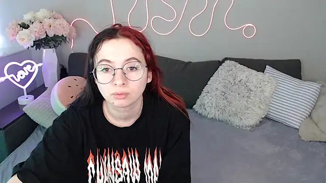 Mini Diva online show from November 2025 09:17:02 AM