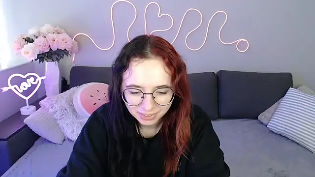 Mini Diva online show from November 2025 09:09:02 AM