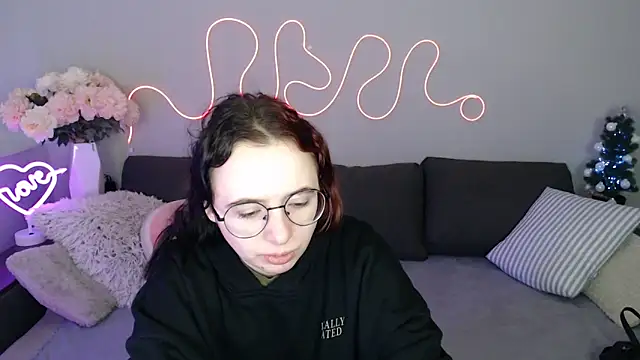 Mini Diva online show from December 2025 09:05:02 AM