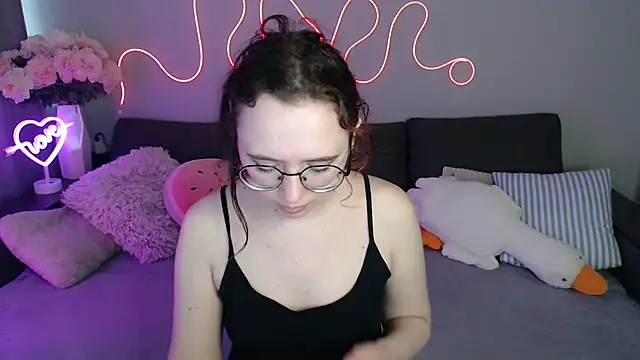 Mini Diva online show from May 2026 10:36:01 AM