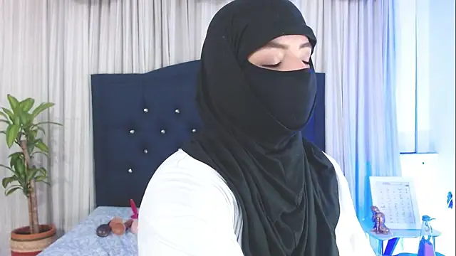 Uzra hayed online show from February 2025 10:34:02 PM