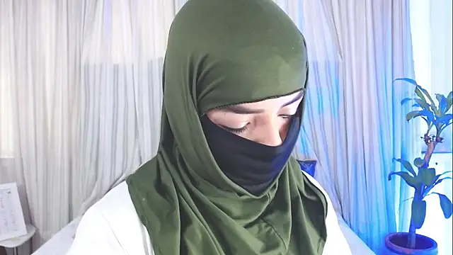 Uzra hayed online show from October 2025 12:33:01 PM