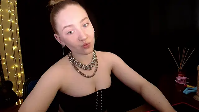 SindiWatsoon online show from May 2026 02:45:01 PM
