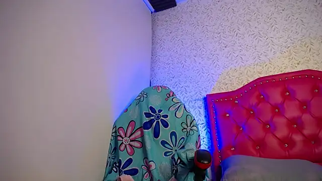 Snapshot of luly_pink chatting on March 2026 04:06:02 AM luly pink online show from March 2026 04:06:02 AM
