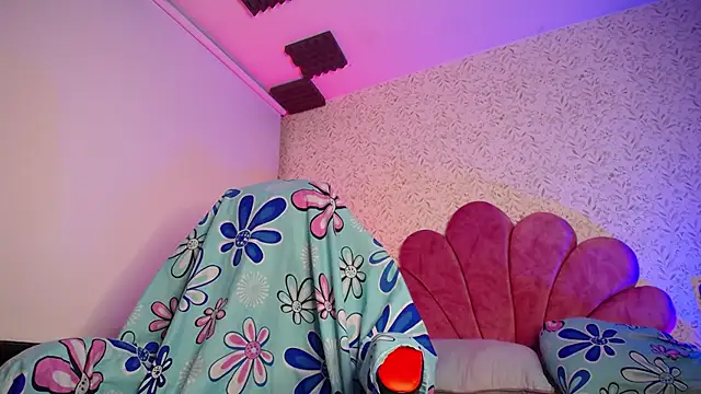 Snapshot of luly_pink chatting on May 2026 04:42:01 AM luly pink online show from May 2026 04:42:01 AM