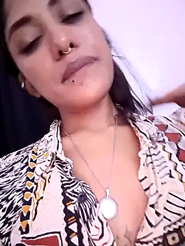 Snapshot of VictoireFeller chatting on October 2025 05:04:02 AM VictoireFeller online show from October 2025 05:04:02 AM