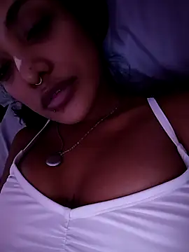 Snapshot of VictoireFeller chatting on October 2025 04:13:02 AM VictoireFeller online show from October 2025 04:13:02 AM