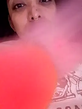 Snapshot of VictoireFeller chatting on October 2025 04:09:02 AM VictoireFeller online show from October 2025 04:09:02 AM