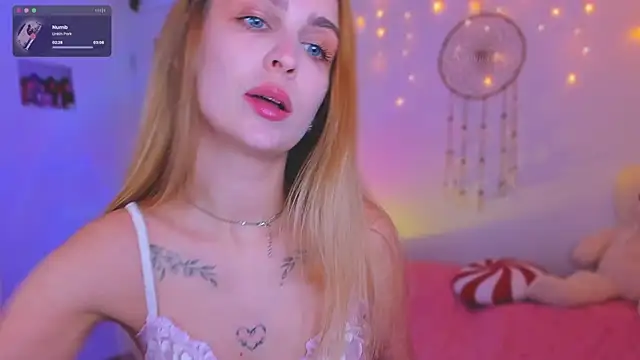 Kamila icee online show from February 2025 07:42:01 PM