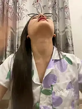 Krixxi22 online show from March 2025 02:45:01 PM