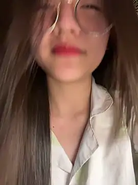 Krixxi22 online show from October 2025 02:32:02 PM