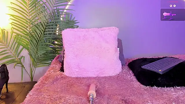 Snapshot of izabelacarter chatting on January 2025 09:24:02 AM izabelacarter online show from January 2025 09:24:02 AM