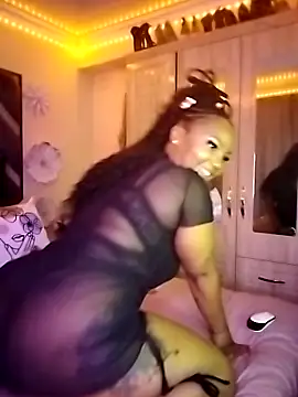 Snapshot of Spotty_Coochie chatting on February 2025 10:15:02 PM Spotty Coochie online show from February 2025 10:15:02 PM