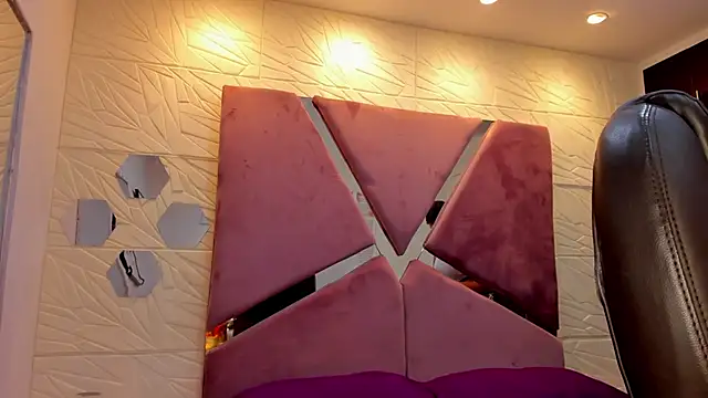 Charlotte Ice1 online show from September 2025 04:17:01 PM