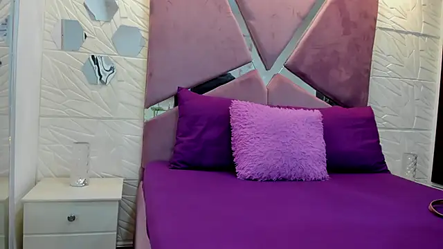 Charlotte Ice1 online show from September 2025 04:11:01 PM