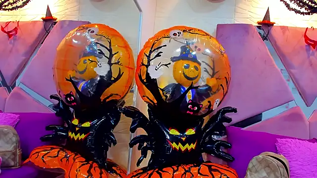 Charlotte Ice1 online show from October 2025 05:14:01 PM