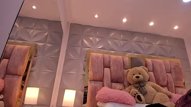 Charlotte Ice1 online show from March 2026 02:54:01 PM