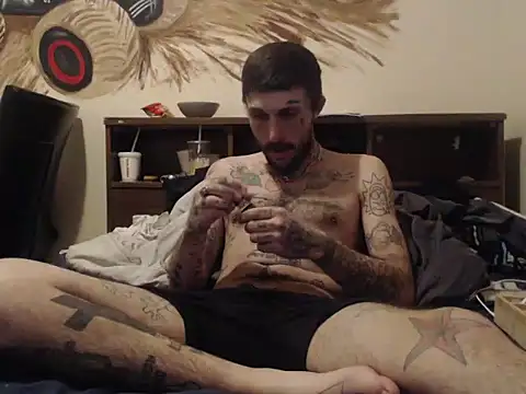 Snapshot of hungandtatted666 chatting on December 2024 09:28:02 AM hungandtatted666 online show from December 2024 09:28:02 AM