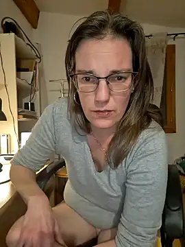 Snapshot of SpiceLea chatting on December 2024 05:59:01 PM SpiceLea online show from December 2024 05:59:01 PM