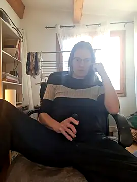 Snapshot of SpiceLea chatting on December 2024 03:00:02 PM SpiceLea online show from December 2024 03:00:02 PM