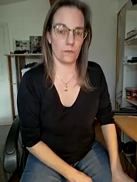 Snapshot of SpiceLea chatting on December 2024 02:37:01 PM SpiceLea online show from December 2024 02:37:01 PM