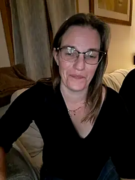 Snapshot of SpiceLea chatting on December 2024 05:40:01 PM SpiceLea online show from December 2024 05:40:01 PM