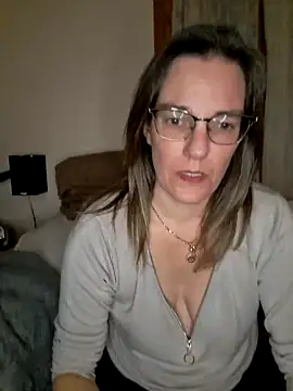 Snapshot of SpiceLea chatting on December 2024 10:08:02 PM SpiceLea online show from December 2024 10:08:02 PM