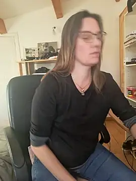 Snapshot of SpiceLea chatting on December 2024 02:48:02 PM SpiceLea online show from December 2024 02:48:02 PM