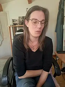 Snapshot of SpiceLea chatting on December 2024 02:42:02 PM SpiceLea online show from December 2024 02:42:02 PM