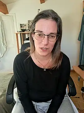 Snapshot of SpiceLea chatting on December 2024 02:52:02 PM SpiceLea online show from December 2024 02:52:02 PM