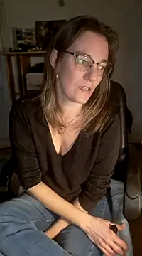 Snapshot of SpiceLea chatting on January 2025 05:49:01 PM SpiceLea online show from January 2025 05:49:01 PM