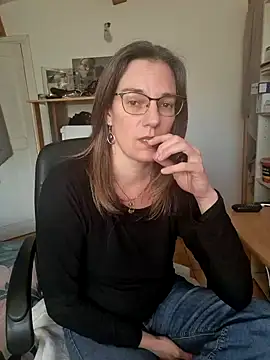 Snapshot of SpiceLea chatting on January 2025 02:41:01 PM SpiceLea online show from January 2025 02:41:01 PM