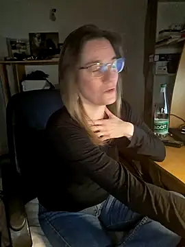 Snapshot of SpiceLea chatting on January 2025 05:42:02 PM SpiceLea online show from January 2025 05:42:02 PM