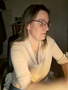 Snapshot of SpiceLea chatting on January 2025 06:04:02 PM SpiceLea online show from January 2025 06:04:02 PM