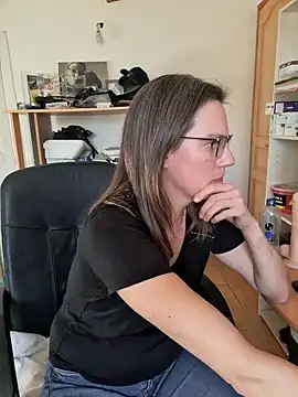 Snapshot of SpiceLea chatting on January 2025 02:53:01 PM SpiceLea online show from January 2025 02:53:01 PM