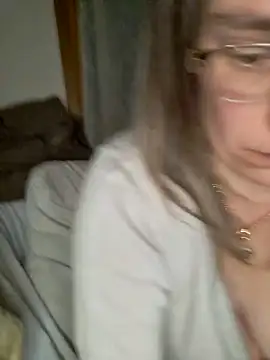 Snapshot of SpiceLea chatting on January 2025 10:24:01 PM SpiceLea online show from January 2025 10:24:01 PM