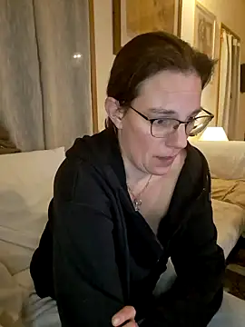 Snapshot of SpiceLea chatting on January 2025 06:21:01 PM SpiceLea online show from January 2025 06:21:01 PM