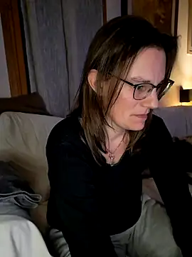 Snapshot of SpiceLea chatting on January 2025 09:15:01 PM SpiceLea online show from January 2025 09:15:01 PM