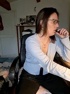 Snapshot of SpiceLea chatting on January 2025 02:36:01 PM SpiceLea online show from January 2025 02:36:01 PM