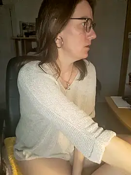 Snapshot of SpiceLea chatting on January 2025 05:56:01 PM SpiceLea online show from January 2025 05:56:01 PM