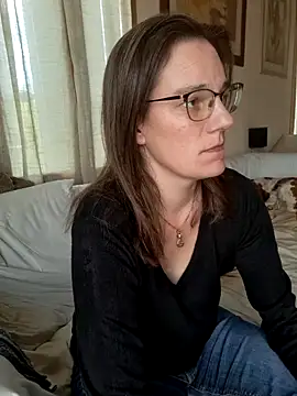 Snapshot of SpiceLea chatting on January 2025 03:08:02 PM SpiceLea online show from January 2025 03:08:02 PM