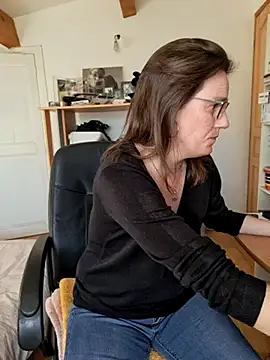 Snapshot of SpiceLea chatting on February 2025 02:45:01 PM SpiceLea online show from February 2025 02:45:01 PM