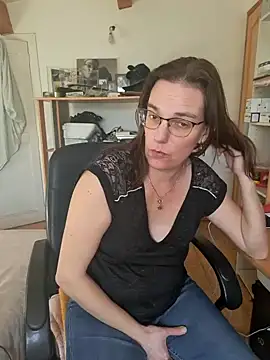 Snapshot of SpiceLea chatting on February 2025 02:53:02 PM SpiceLea online show from February 2025 02:53:02 PM