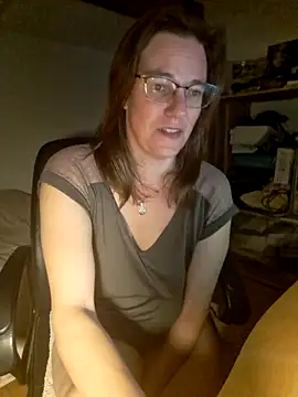 Snapshot of SpiceLea chatting on February 2025 06:02:01 PM SpiceLea online show from February 2025 06:02:01 PM